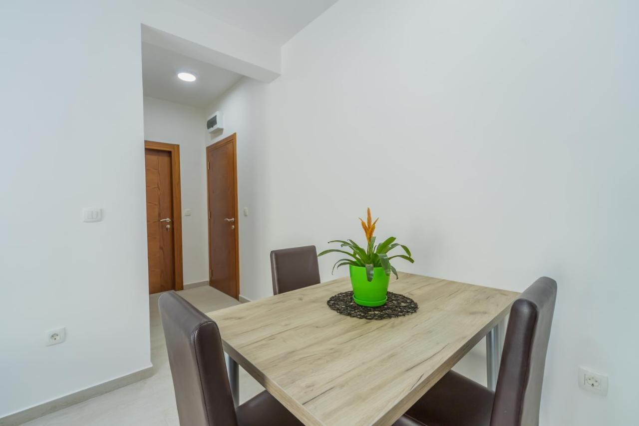Grejm Lux Family Апартаменти *